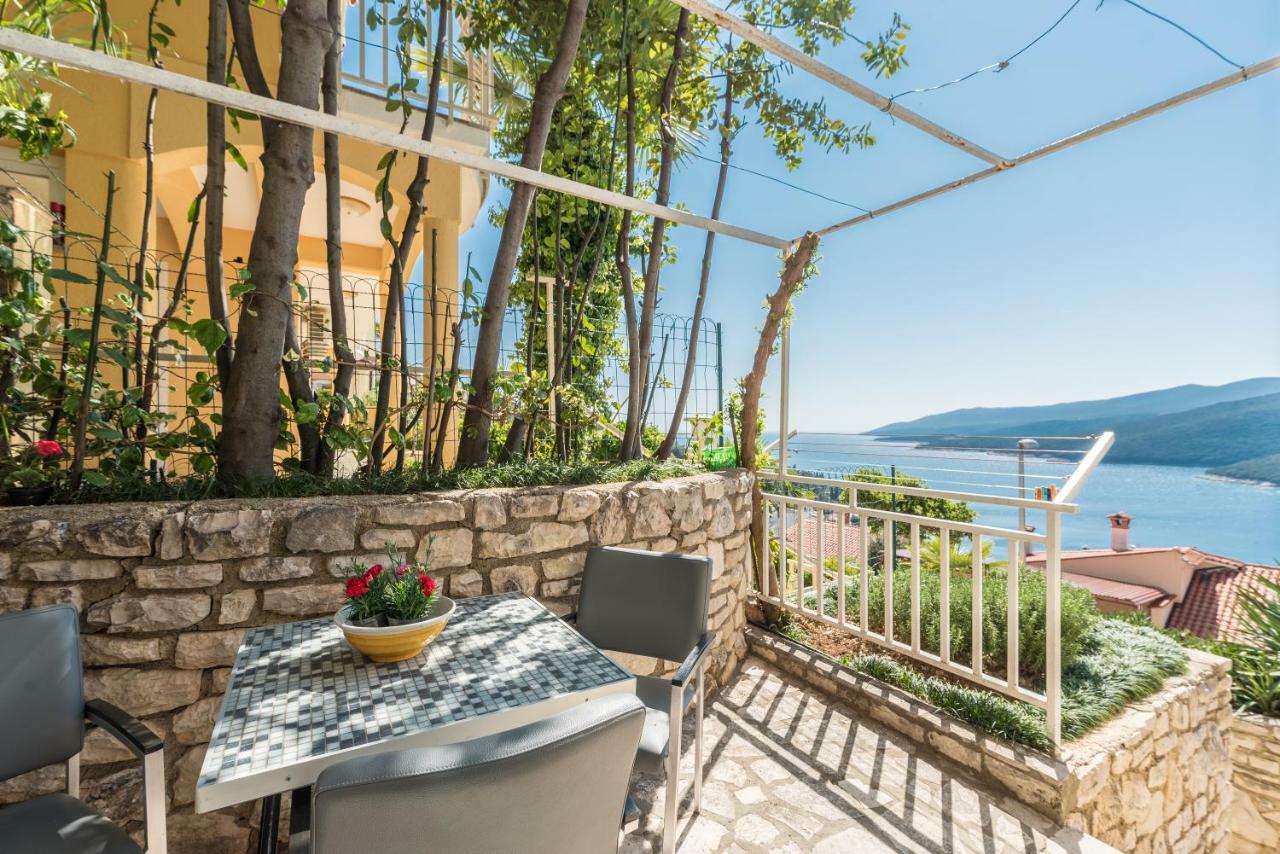 Luxury 1 Bedroom Apartment In Rabac Esterno foto
